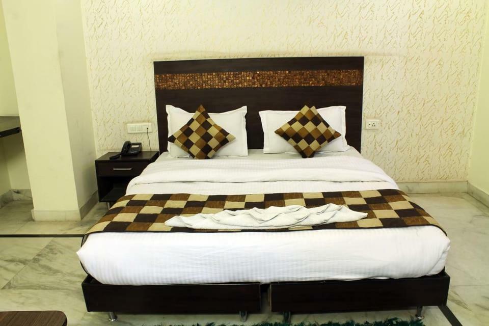 Jasola Apollo Hotel